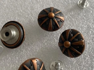 12x Jeansknöpfe mit Nägeln – 17 mm – Antik Kupfer – Sonnenrosetten-Motiv - Bild 1 von 3