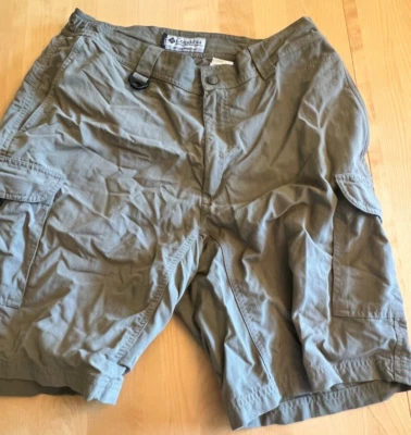VTG COLUMBIA GRT LIVE GREEN STRETCHY WAIST CARGO SHORTS SZ M - Image 1 of 4