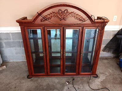 Juego de comedor Poundex - mesa/cabina/gabinete/sillas de China Foto 1 de 4