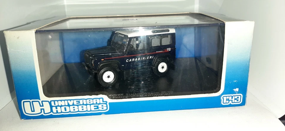 LAND ROVER DEFENDER 90 SW CARABINIERI UNIVERSAL HOBBIES SCALA 1/43 - Immagine 1 di 1