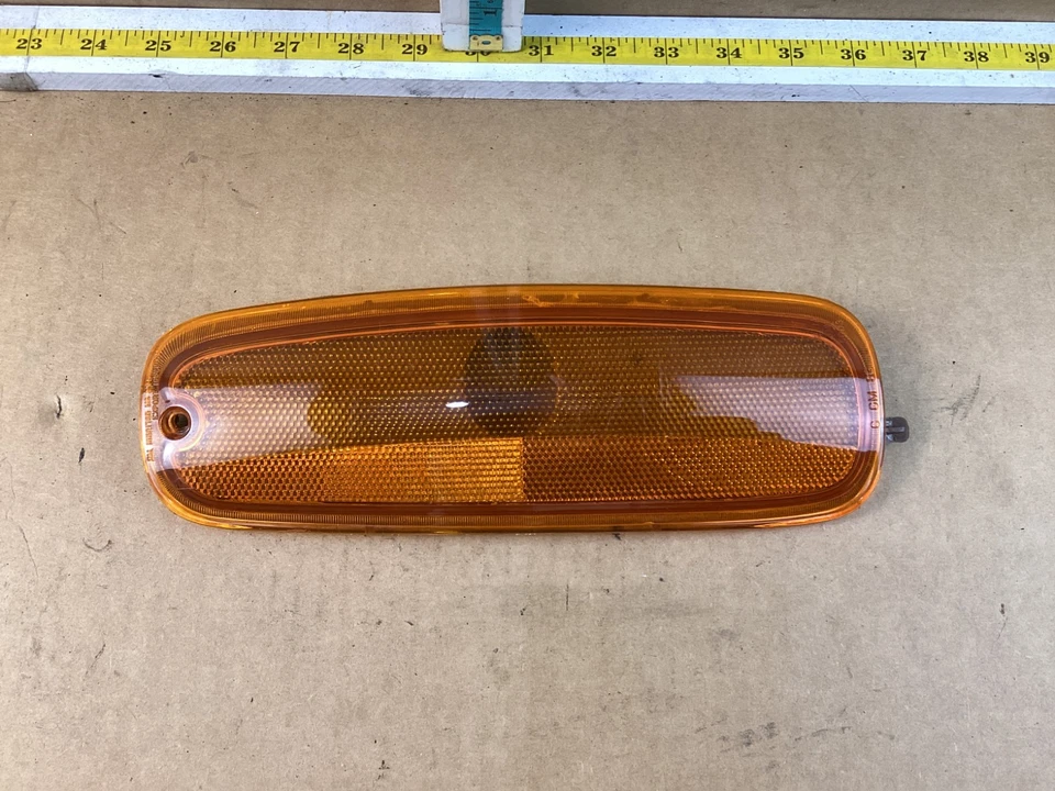 1996-2002 Chevrolet Express 1500 Right Passenger Corner/Park Side Marker Light - Image 1 of 4