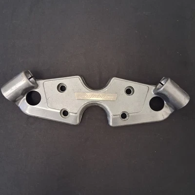 Soporte de manillar original OEM Suzuki Hayabusa GSXR1300 1999-2007 56210-24F00 Foto 1 de 4