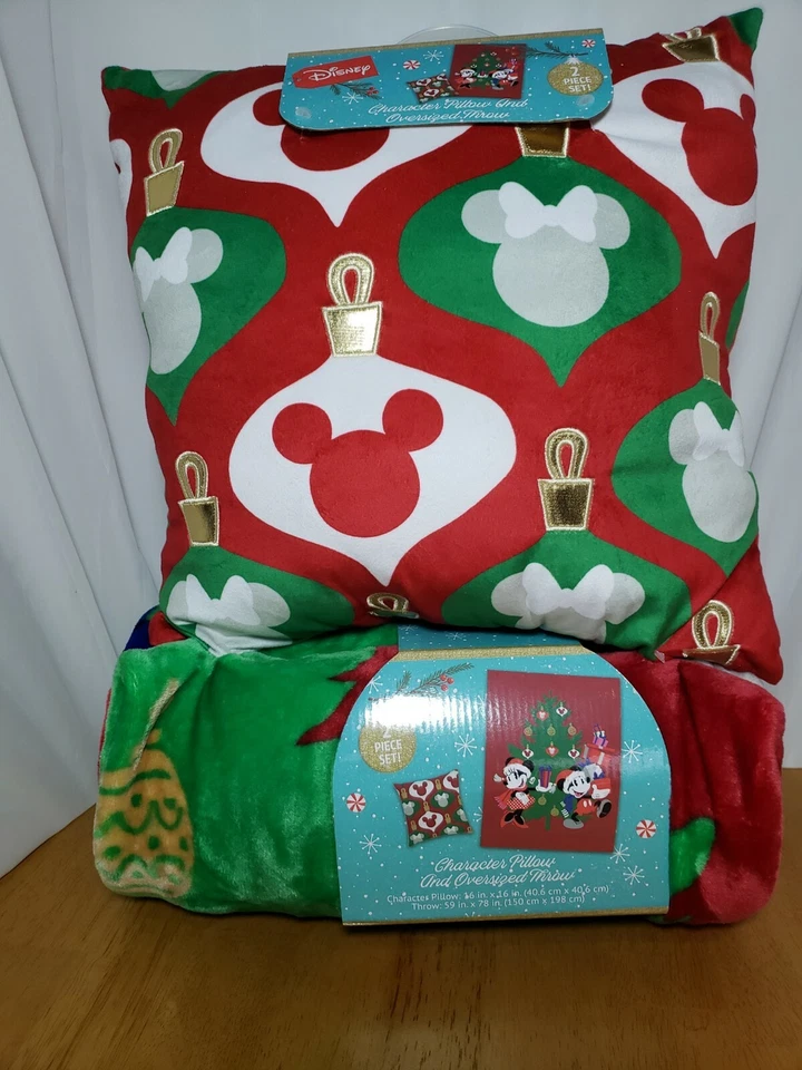 Disney Christmas Mickey And Minnie Mouse Oversized Throw