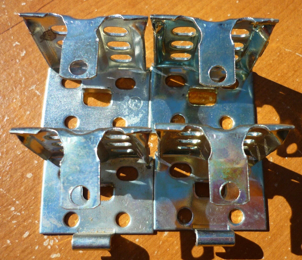(4) Vintage Hunter Douglas 1" Steel Mini Blind Center Support Brackets - Image 1 of 4