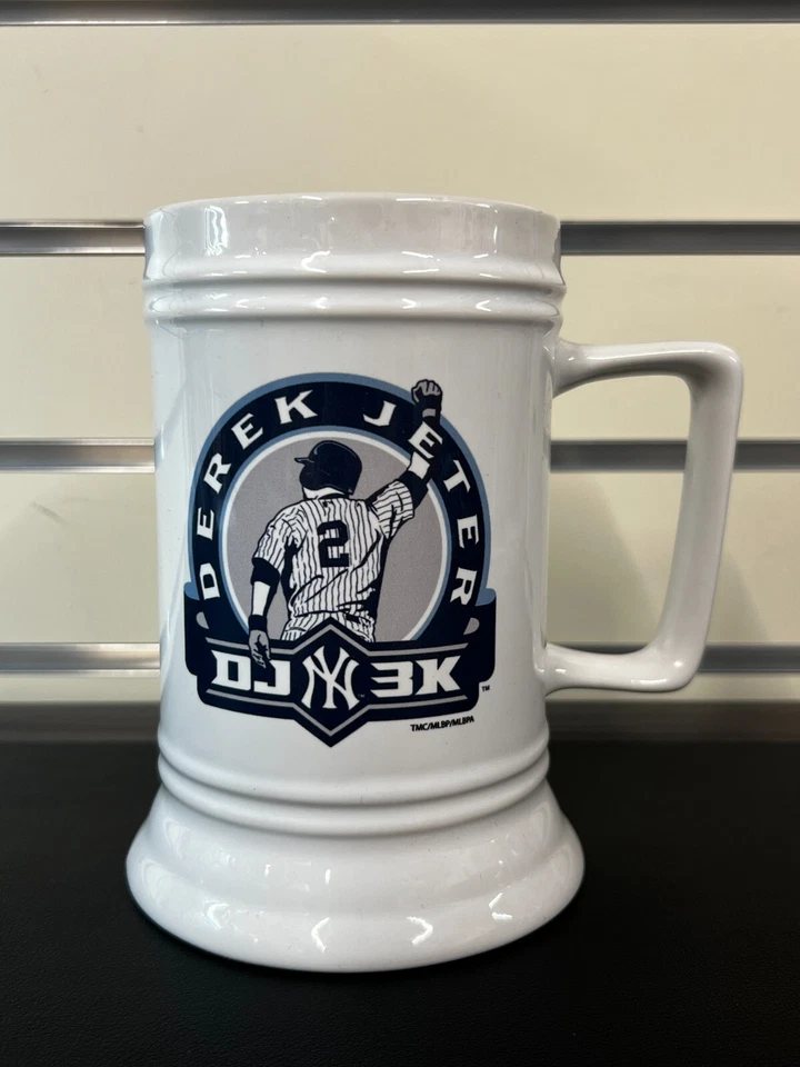 Taza de cerámica conmemorativa MLB New York Yankees Derek Jeter "DJ 3K" Foto 1 de 2