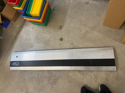 1992-1996 Ford Bronco Tailgate Moulding trim Panel 92-96 - Изображение 1 из 4