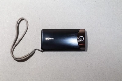 Sony MHS-TS20/S Camcorder Digital Camera WORKS Built in 8 GB & USB Charger - Image 1 of 4