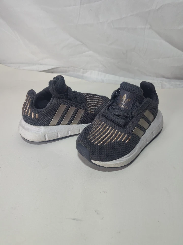 Adidas Swift Run CQ2703 niño pequeño talla 5k Foto 1 de 4