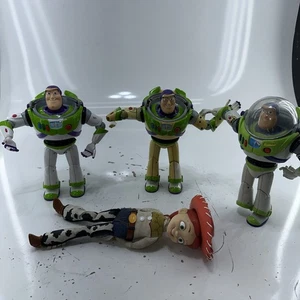 Menge Toy Story Actionfiguren Buzz Lightyear Jessie Puppen ISTZUSTAND/für Ersatzteile - Bild 1 von 18