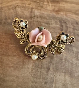 Spilla spilla vintage porcellana rosa finta perla tono oro - Foto 1 di 4