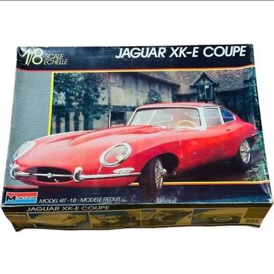 Monogram 1/8 Jaguar E-Type Jaguar XK-E Coupe Plastic model - Image 1 of 4