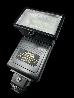 Sunpak 344D Auto Zoom Shoe Mount Flash For Nikon Pentax Cameras - Image 1 of 4