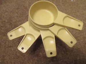 5pc VINTAGE pale YELLOW TUPPERWARE Measuring CUPS - Picture 1 of 5