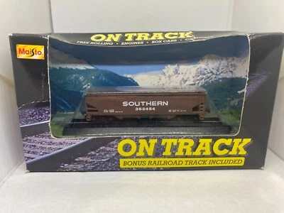 Maisto On Track Southern (SOU) Collectible Train Car Toy, Diecast with Track - Image 1 of 4