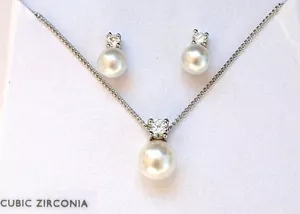 Neu Versilbert Cubic Zirkonia Perle Anhänger Ohrring Set Halskette 45.7cm - Picture 1 of 1