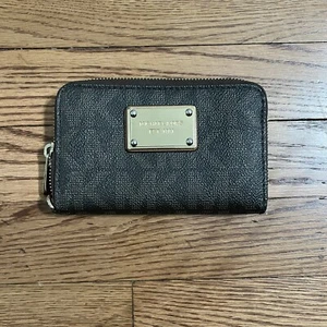 Dunkelbraune Michael Kors Geldbörse Leder mit goldenem Emblem Neu - Bild 1 von 4