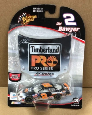 Clint Bowyer 2005 #2 Timberland escala 1:64 coche con capó imán círculo de ganadores Foto 1 de 3