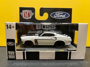 1/64 M2 Ground Pounders 1969 Ford Mustang Boss 429 weiß mit schwarzen Streifen - Bild 1 von 2
