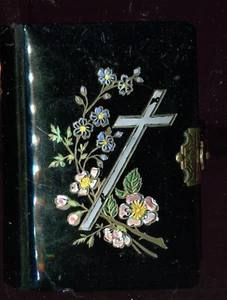 Gorgeous black bakelite missal with flower and cross incision - Picture 1 of 12