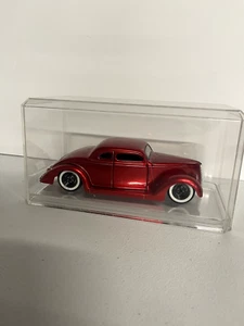 Funline Muscle Machines Ford StreetRod 1/24 Diecast CandyApple Red +Display Case - Picture 1 of 9