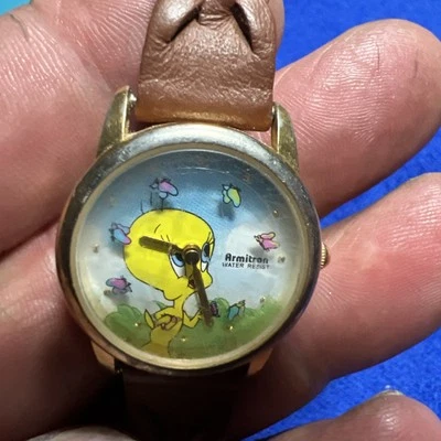 Reloj Armitron Piolín Pájaro con Mariposas Giratorias Batería Fresca Envío Gratis Foto 1 de 4
