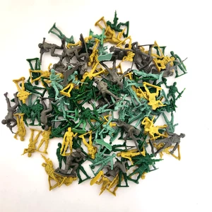 Vintage Green Army Men Plastic Toy Soldiers Assorted Mix Lot of 115 - Picture 1 of 2