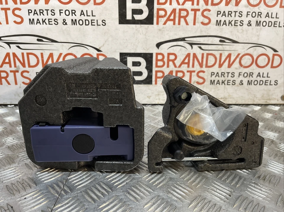 2017 Vauxhall Astra Turbo Tyre Compressor Pump Holder Tools 13440645 - 313110976 — 第 1/4 张图片