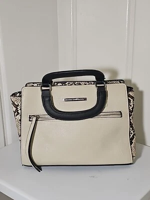 Cartera Kenneth Cole Reaction beige imitación cuero serpiente sin correa bandolera  Foto 1 de 4