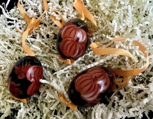 Huevos austriacos pintados a mano Peter Priess negros con calabaza naranja - Imagen 1 de 4