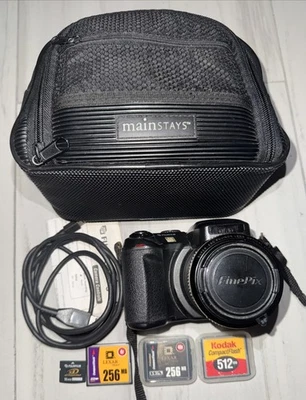 Fujifilm FinePix Series S7000 6x Optical Zoom Digital Camera W/Case Charge Cord - Image 1 of 4