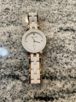 Reloj de acero inoxidable bicolor Anne Klein New York para mujer Foto 1 de 4
