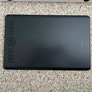 Wacom PTH660 Intuos Pro Graphic Tablet - Photo 1/6