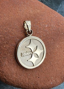 Medalla de fútbol americano NFL Steelers Pittsburgh de 3/4" oro 10k .417 Au 25209 - Imagen 1 de 9
