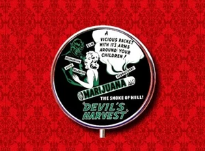 DEVIL'S HARVEST PIN UP GIRL MARIJUANA VINTAGE RING ROUND METAL PILL BOX CASE - Picture 1 of 2