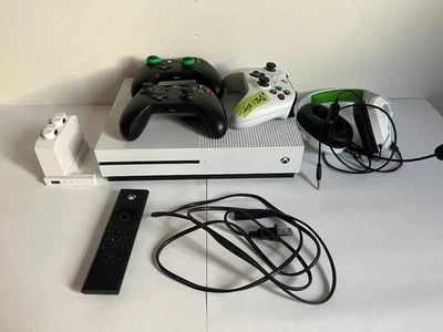 Consola Microsoft Xbox One S 1TB Blanca y Mandos, Baterías Recargables +++ Foto 1 de 4