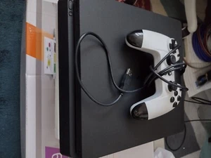 PS4 Konsole Standard - Bild 1 von 5