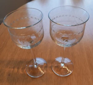 2 Weingläser, geschliffen romantisch mit Schleifen + Bordüren, wie neu, 15,8 cm - Bild 1 von 6