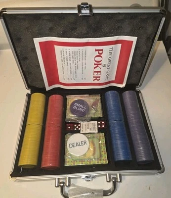 Hummingbird Brand Deluxe Poker Set w/ Aluminum Case 200 Chips 2 Sealed Decks - Image 1 of 4
