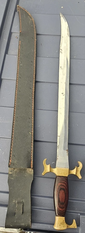 Espada Pakistán 26" con funda de cuero 20" Foto 1 de 1
