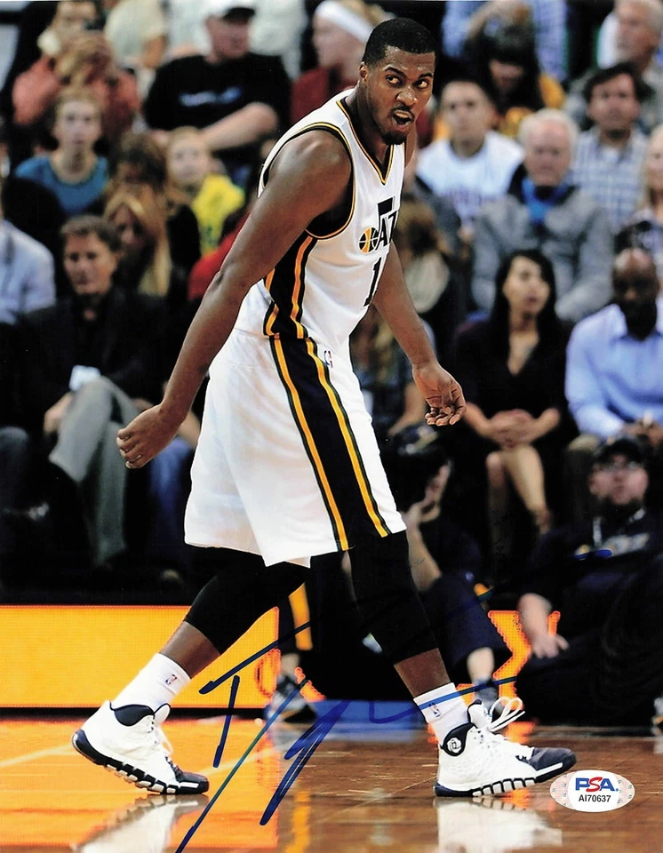 Foto firmada por Derrick Favors 8x10 PSA/DNA Utah Jazz autografiada Foto 1 de 1