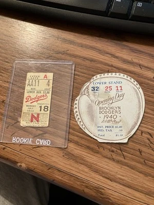 2 张老式门票 1940 年罕见捕手手套布鲁克林道奇队开放日和 1955 年 — 第 1/4 张图片
