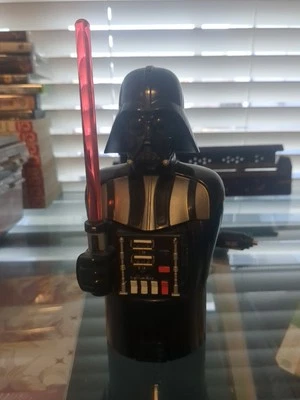 Cargador de coche USB Star Wars Darth Vader 2 puertos USB en Disney Think Geek Foto 1 de 4