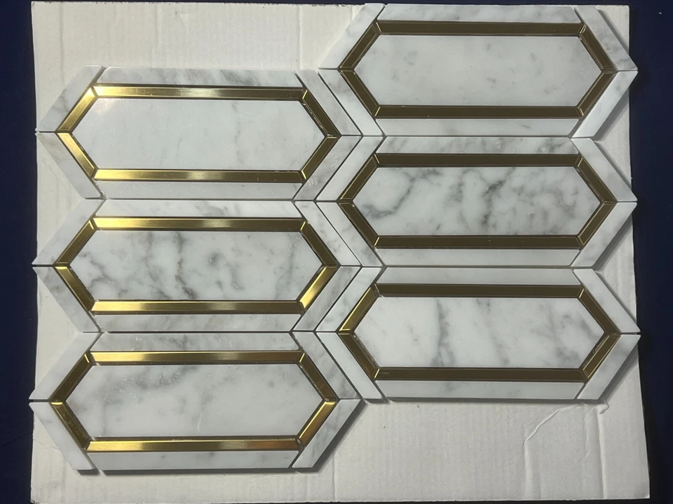 S18 Carrara White/Gold Marble Hexagon Mosaic Tile Kitchen Bathroom, 7 sheets - Image 1 of 4
