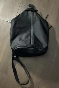 Aer Sling Bag 3 Gym Black Vented Shoe Compartment Laptop Pocket Nylon 13.5 L - Picture 1 of 9