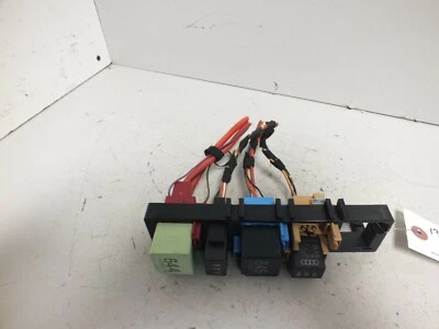 10 11 12 13 14 2010 2011 2012 2013 2014 VOLKSWAGEN GOLF TDI RELAY FUSE BOX #113 - Image 1 of 4