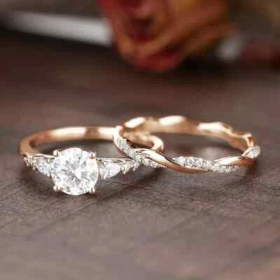 Conjunto de anillo nupcial de 2 quilates con diamantes simulados de corte redondo de plata de ley 925 de 2 tonos para mujer Foto 1 de 4