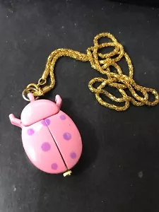 Reloj coleccionable Geneva Pink Bug Quartz, Run (Lote 2377) - Imagen 1 de 7