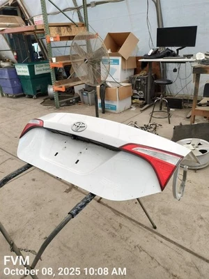 WHT DECKLID TAILGATE 2014-2019 TOYOTA COROLLA Foto 1 de 4