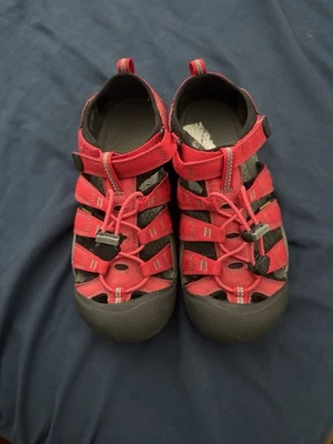 Keen Newport H2 Sandalia de Senderismo Zapato de Agua Niño Niña Talla 5 Rojo 1012318 Mujer 6.5 Foto 1 de 4