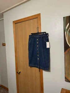 Forever 21 NWT Medium Medium Wash Button-Front Knee-Length Belted Denim Skirt - Picture 1 of 5